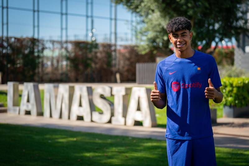 Lamine Yamal – Tài Năng Trẻ Đang Thay Đổi Chuẩn Mực Bóng Đá 2 Nền tảng La Masia
